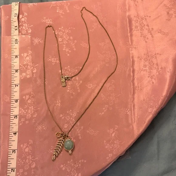 Elegant Gold and Green Pendant Necklace - Picture 2 of 2